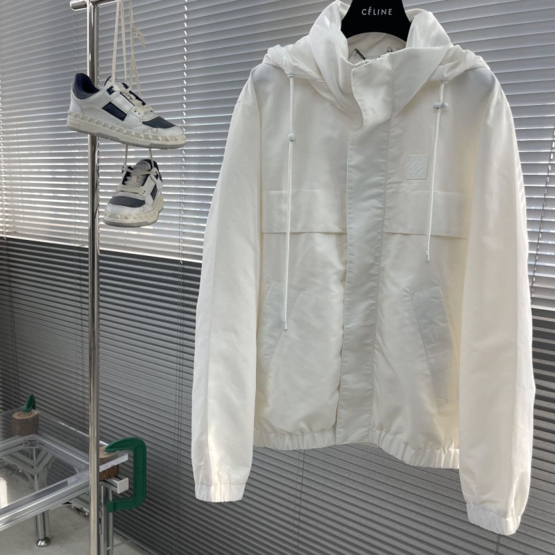 l0vis Vvtt0n outwear